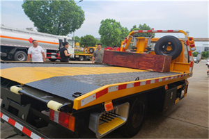 洋泾街附近拖车电话号码服务